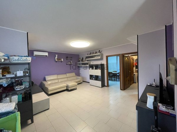 casa indipendente in vendita a Novara in zona Olengo