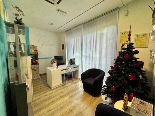 negozio in vendita a Novara in zona zona Sacro Cuore