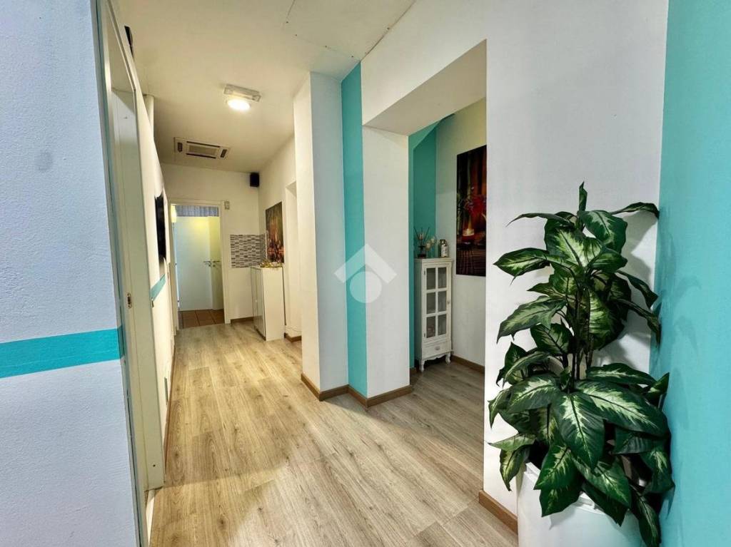 negozio in vendita a Novara in zona zona Sacro Cuore
