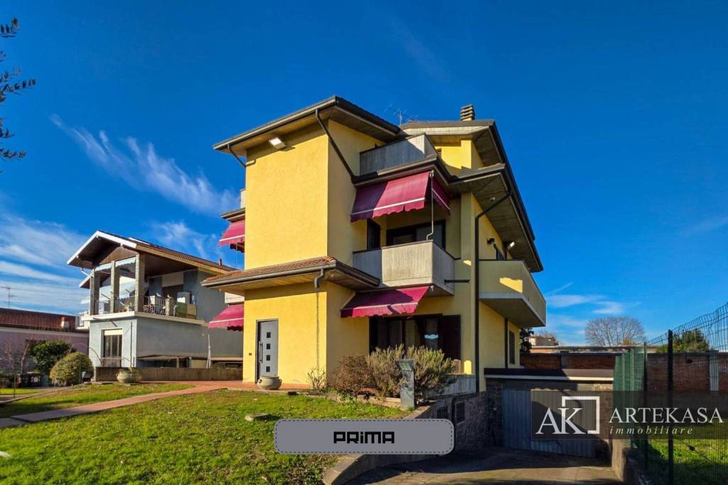 casa indipendente in vendita a Novara in zona Vignale