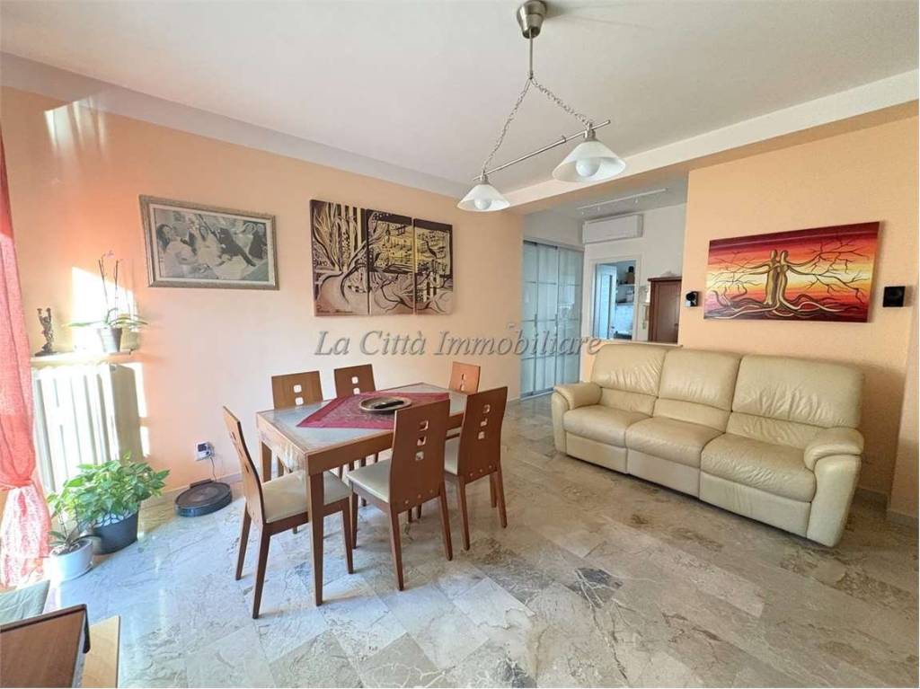 appartamento in vendita a Novara in zona Centro Città