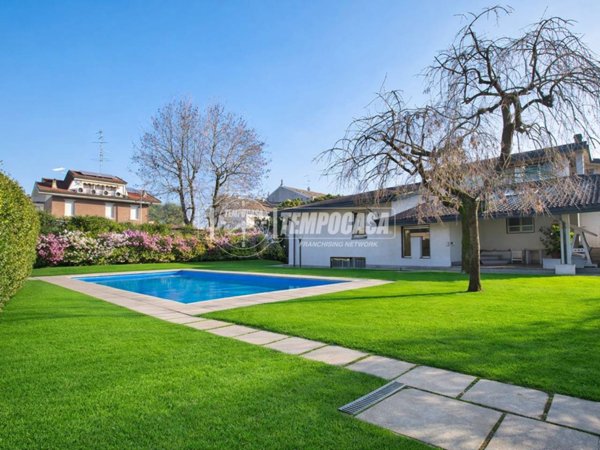 casa indipendente a Novara in zona zona Cittadella - Villaggio Dalmazia