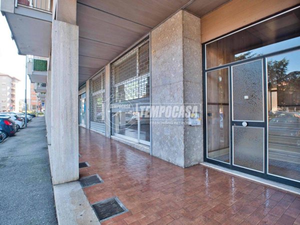 negozio in vendita a Novara in zona zona Porta Mortara