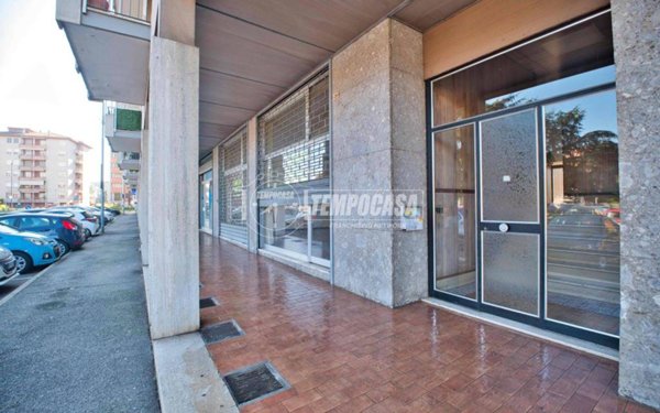 negozio in vendita a Novara in zona zona Agogna - San Paolo