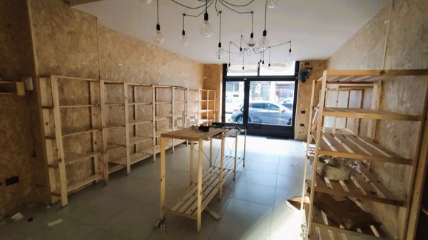 negozio in vendita a Novara in zona Corso Torino