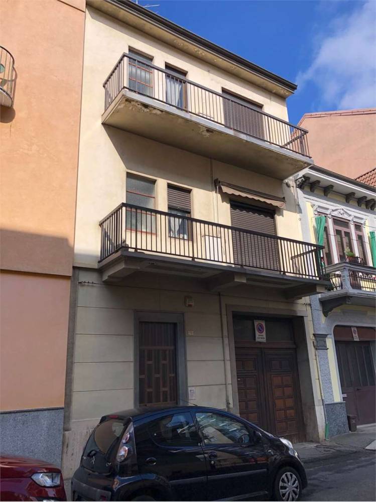 casa indipendente in vendita a Novara in zona Centro Città