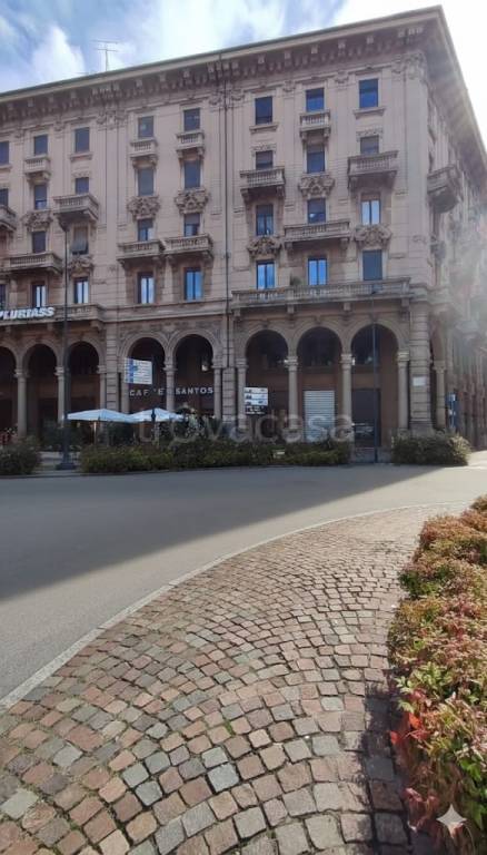 negozio in vendita a Novara in zona Centro Città