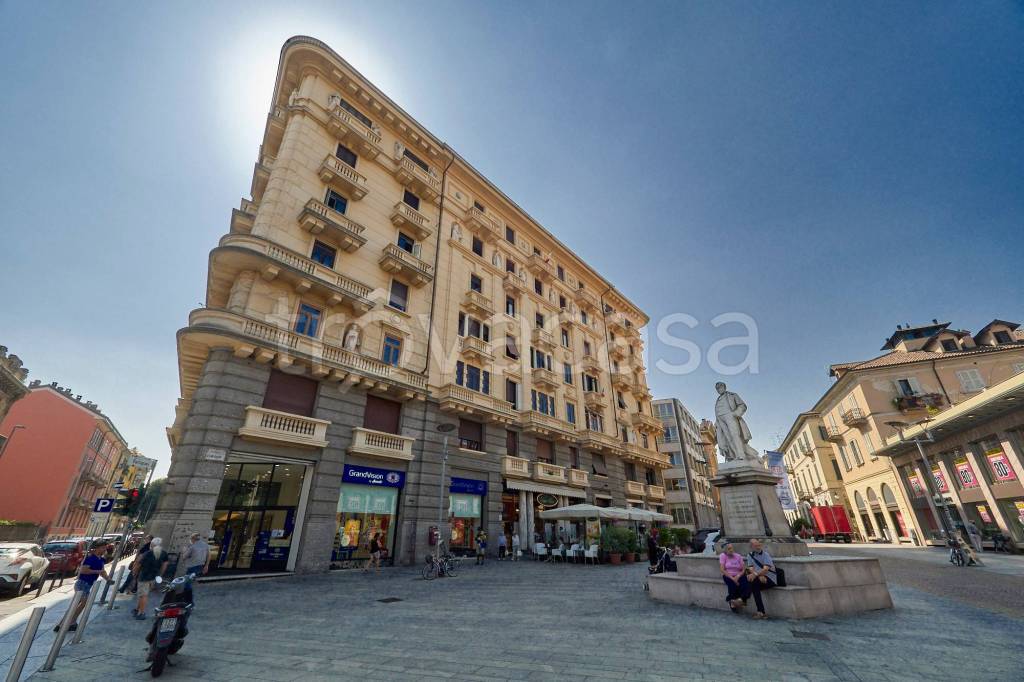 appartamento in vendita a Novara in zona Centro Città