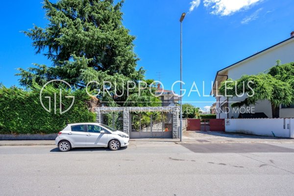 casa indipendente in vendita a Novara