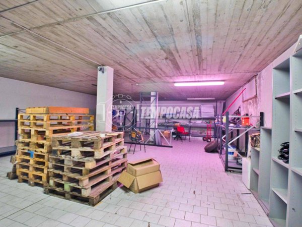 locale commerciale in vendita a Novara in zona zona Sant'Agabio