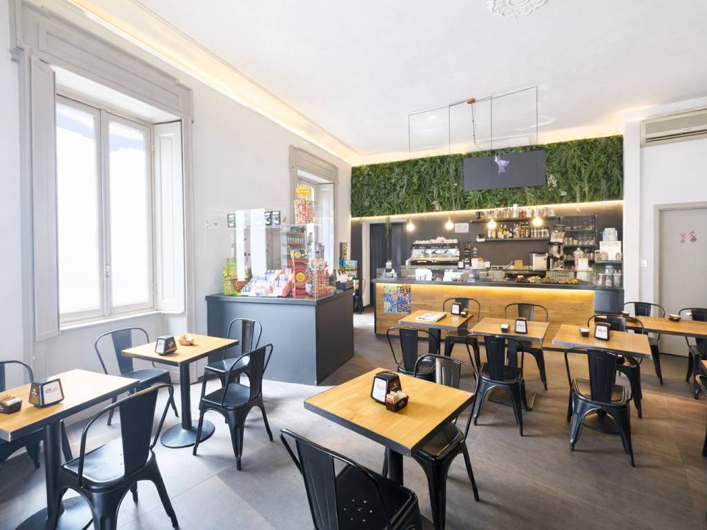 negozio in vendita a Novara in zona zona Agogna - San Paolo