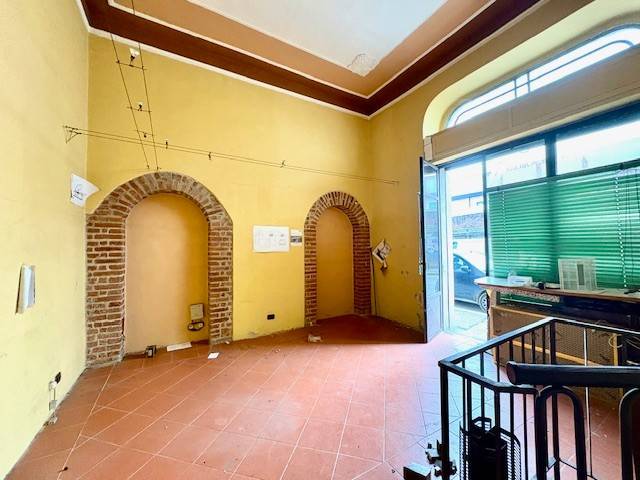 negozio in vendita a Novara in zona zona Sant'Andrea - San Rocco