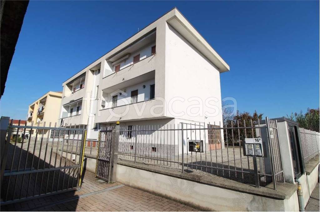 appartamento in vendita a Novara in zona Veveri