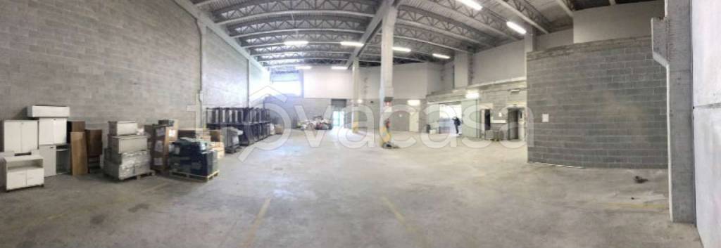 locale commerciale a Novara in zona zona Cittadella - Villaggio Dalmazia