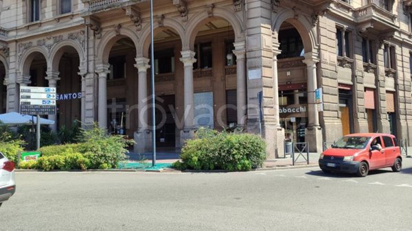 negozio in vendita a Novara in zona Centro Città