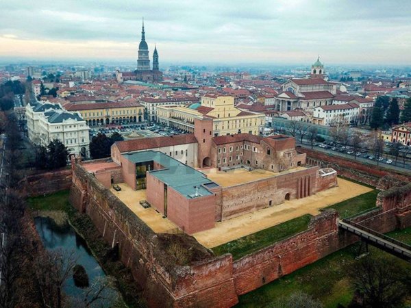 negozio in vendita a Novara