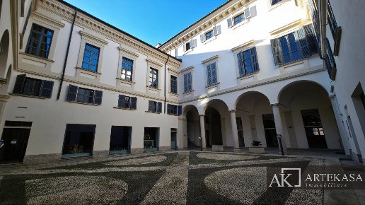 appartamento in vendita a Novara in zona Centro Città