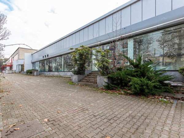 negozio in vendita a Novara in zona zona Cittadella - Villaggio Dalmazia