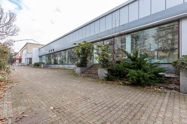 negozio in vendita a Novara in zona zona Cittadella - Villaggio Dalmazia