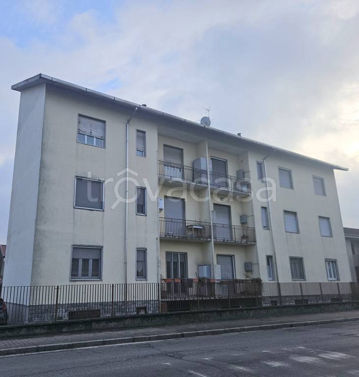 appartamento in vendita a Novara in zona Pernate