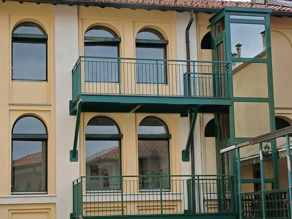 intera palazzina in vendita a Novara