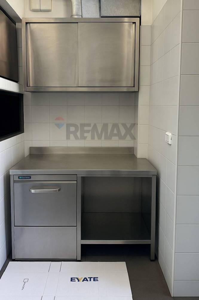 locale commerciale in vendita a Novara