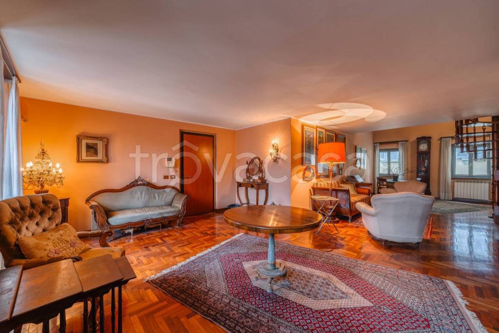 appartamento in vendita a Novara in zona Centro Città