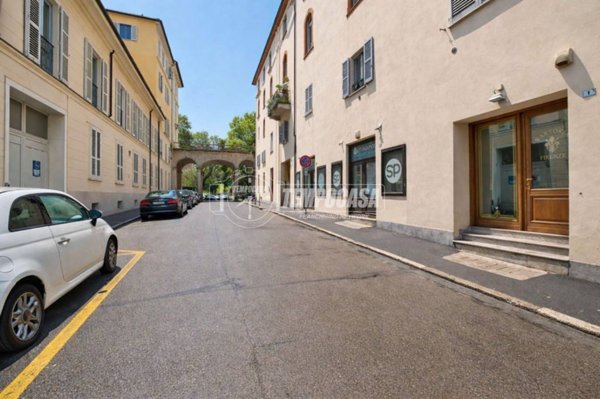 negozio in vendita a Novara in zona Centro Città