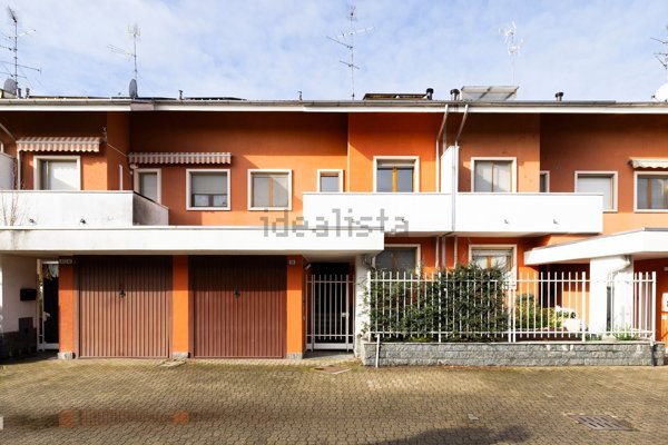 casa indipendente a Novara in zona zona Cittadella - Villaggio Dalmazia