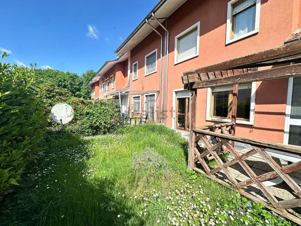 casa indipendente a Novara in zona zona Cittadella - Villaggio Dalmazia