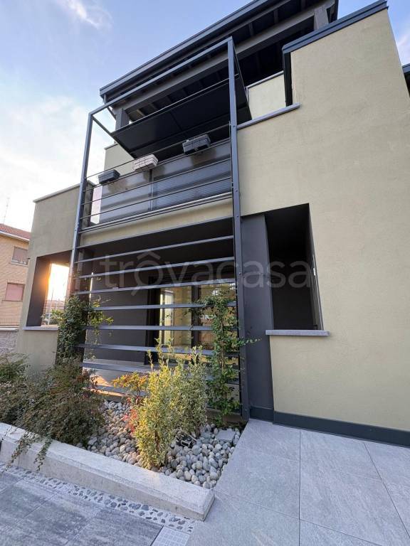 appartamento in vendita a Novara in zona Zona Santa Rita