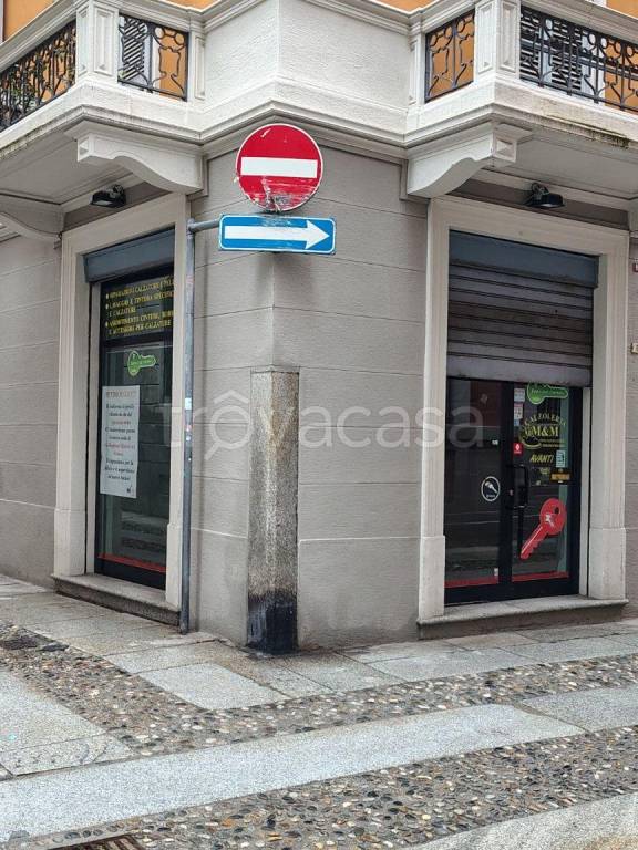 negozio in vendita a Novara in zona Centro Città
