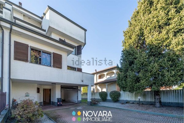 casa indipendente in vendita a Novara