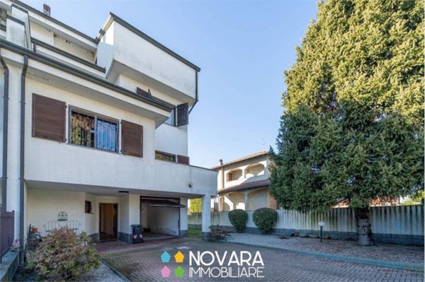 casa indipendente in vendita a Novara