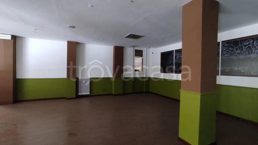 negozio in vendita a Novara in zona zona San Martino