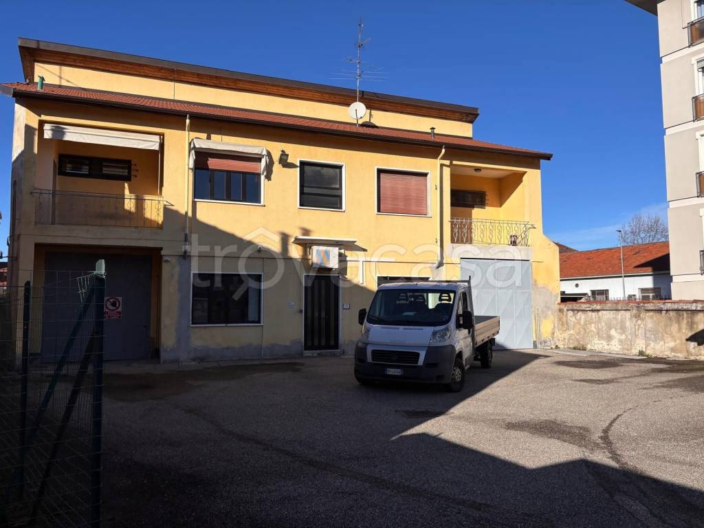 appartamento in vendita a Novara in zona Zona Santa Rita