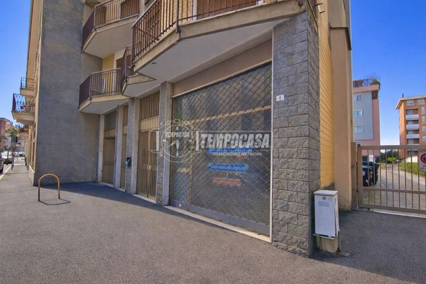 locale commerciale in vendita a Novara in zona Centro Città