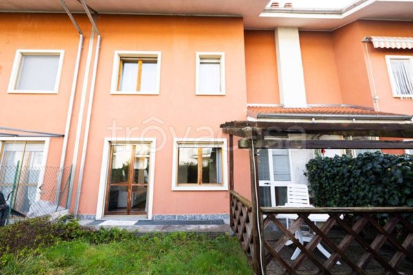 casa indipendente a Novara in zona zona Cittadella - Villaggio Dalmazia