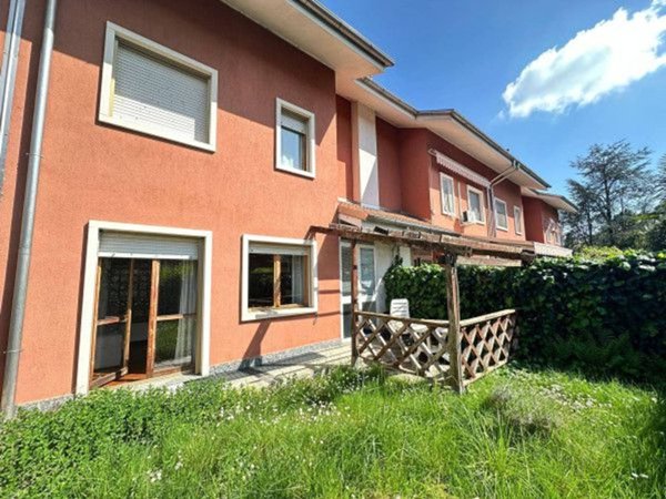 casa indipendente in vendita a Novara in zona zona Sacro Cuore