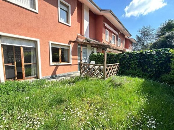 casa indipendente in vendita a Novara in zona zona Sacro Cuore