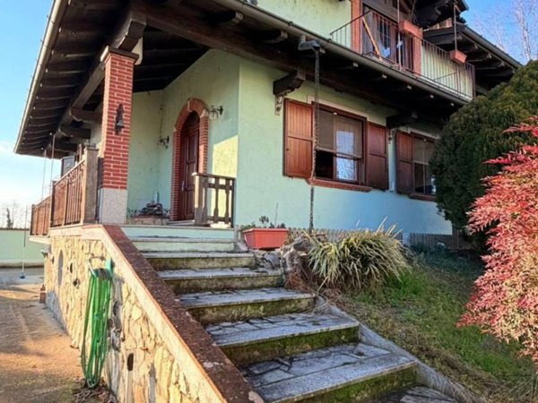 casa indipendente in vendita a Novara in zona Gionzana