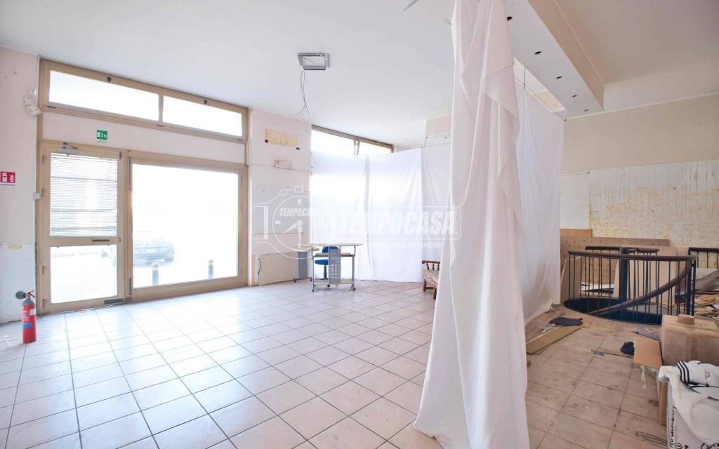 negozio in vendita a Novara in zona zona Sant'Agabio