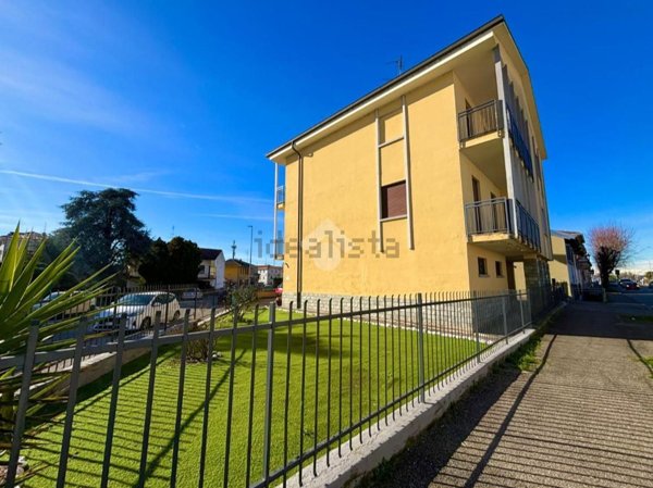 casa indipendente in vendita a Novara in zona Zona Santa Rita