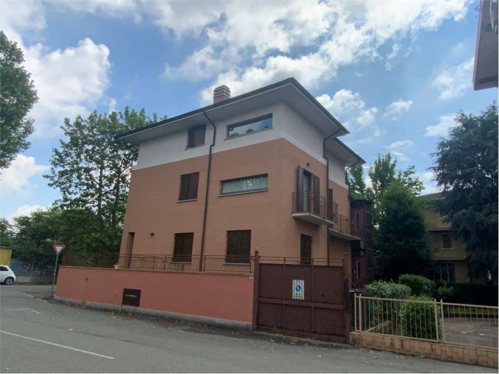 casa indipendente in vendita a Novara in zona zona San Martino