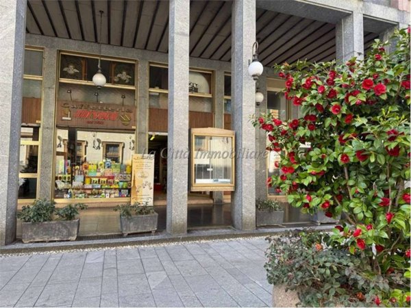 negozio in vendita a Novara in zona Centro Città