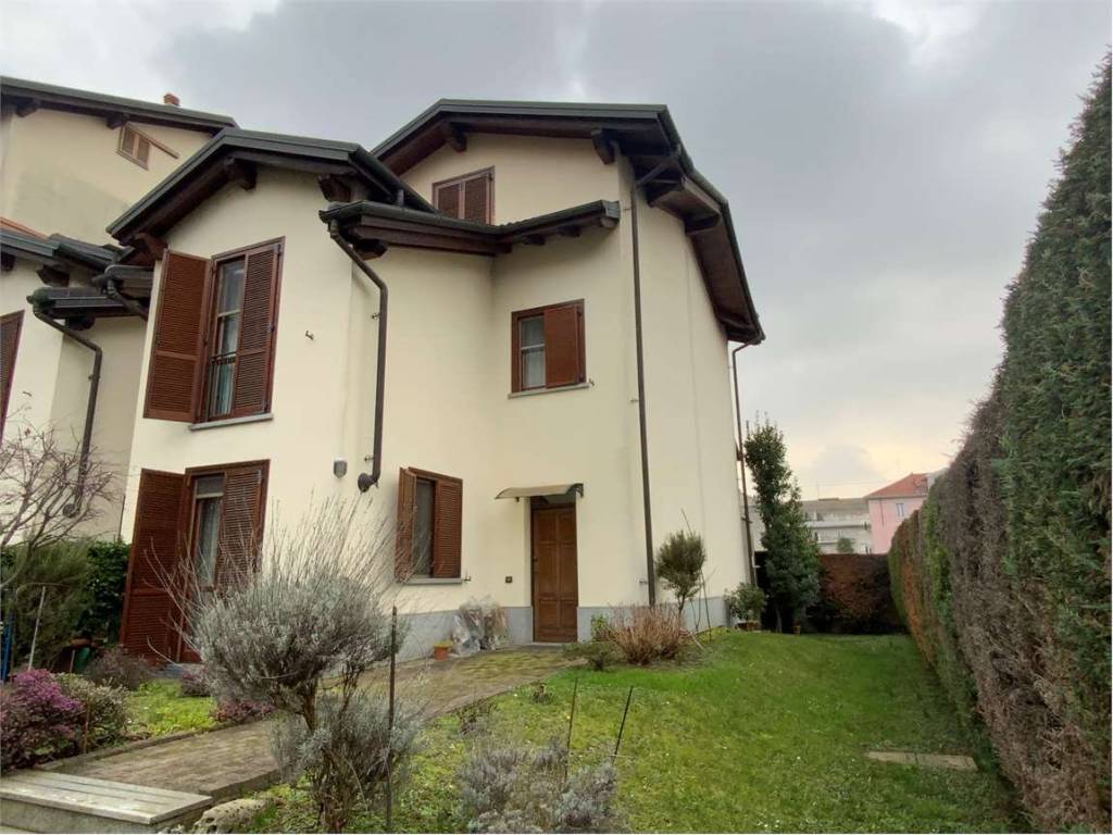 casa indipendente in vendita a Novara in zona zona Sant'Andrea - San Rocco