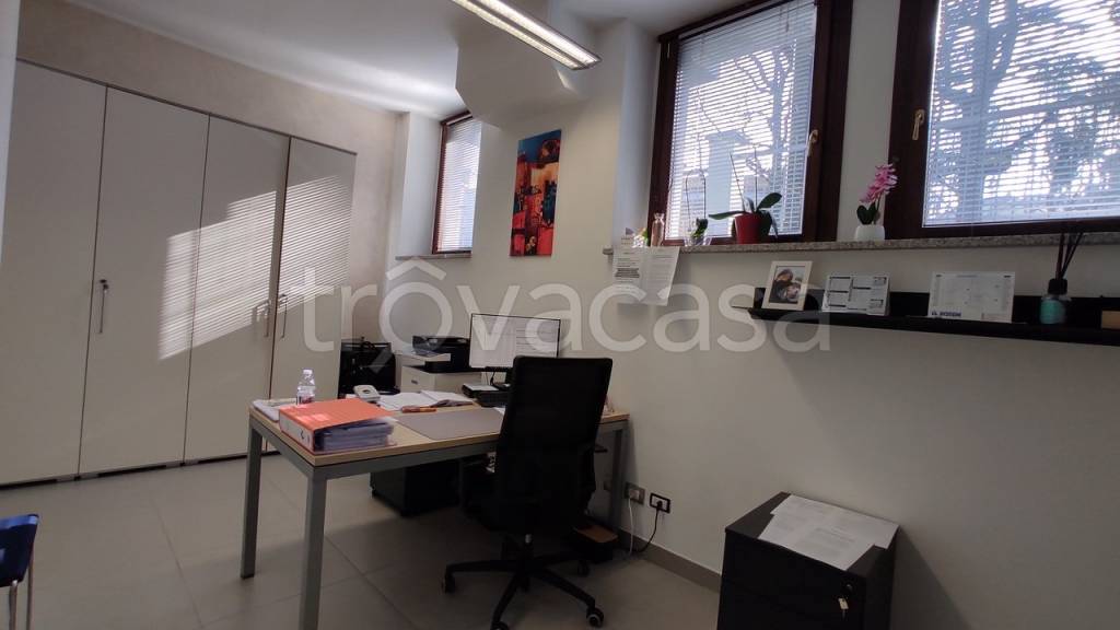 ufficio in vendita a Novara in zona Centro Città
