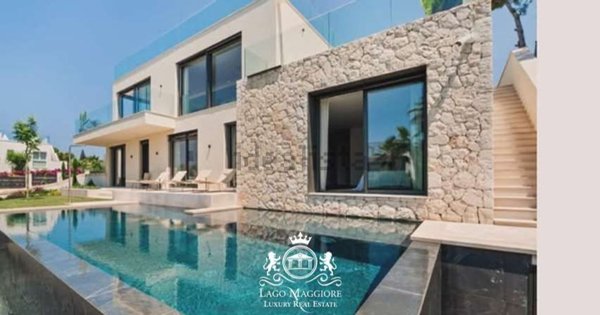 casa indipendente in vendita a Novara