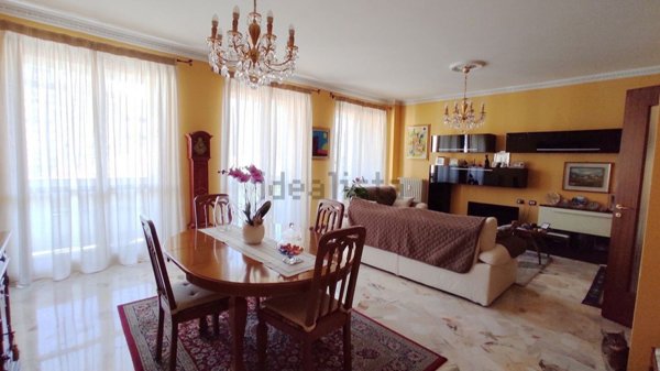 appartamento in vendita a Novara in zona Centro Città