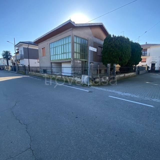 casa indipendente in vendita a Novara in zona Torrion Quartara